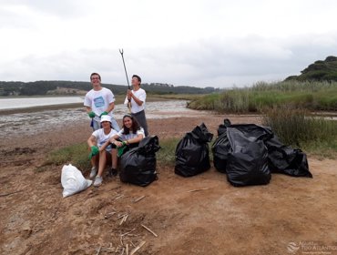 “Vamos limpar a Lagoa de Óbidos” contou com 21 voluntários da Tejo Atlântico 