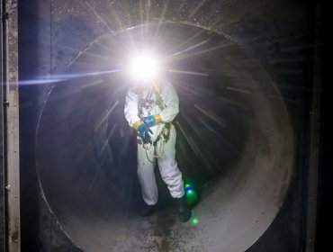 O que acontece por baixo das tampas de esgoto? 