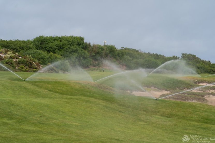 Parceria West Cliffs / Águas do Tejo Atlântico recicla 570.000 litros/dia de água para rega de Campo de Golfe