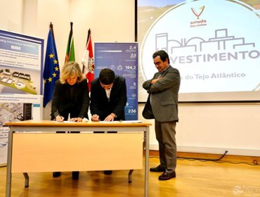 Assinatura de contrato para Beneficiação da Fábrica de Água de Arruda dos Vinhos 